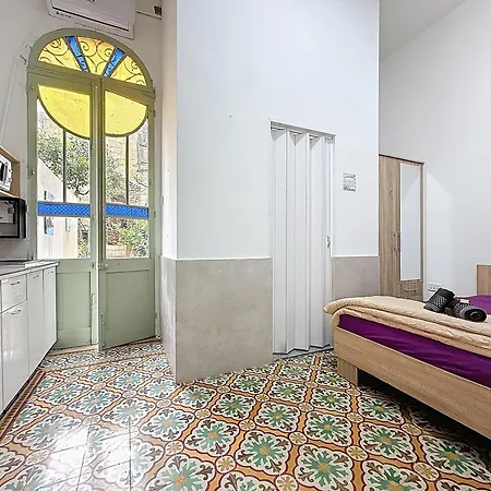 Modern With Private Jacuzzi & Garden, Wifi & Air Conditioning 아파트 *