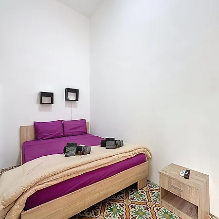 Modern With Private Jacuzzi & Garden, Wifi & Air Conditioning 아파트 *