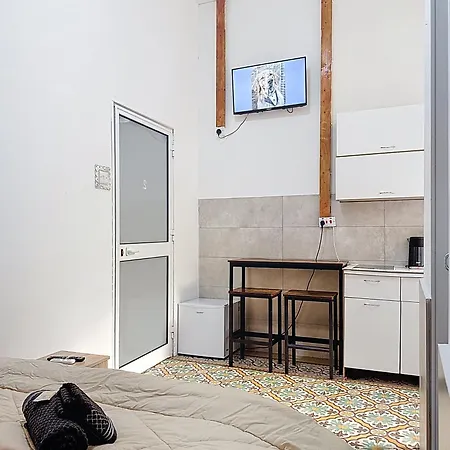 Modern With Private Jacuzzi & Garden, Wifi & Air Conditioning * 그지라