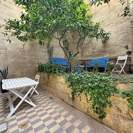 아파트 Modern With Private Jacuzzi & Garden, Wifi & Air Conditioning 그지라