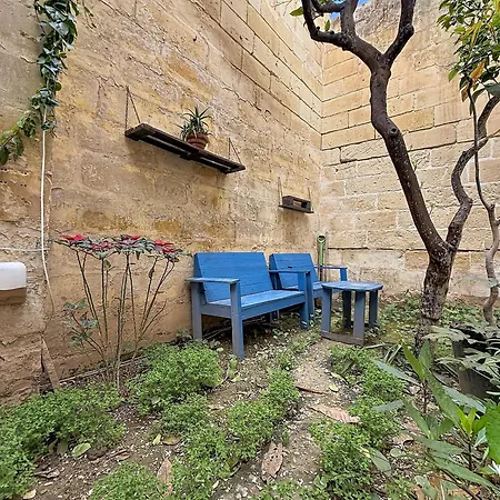 아파트 Modern With Private Jacuzzi & Garden, Wifi & Air Conditioning