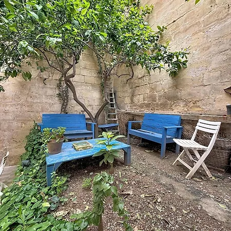 Modern With Private Jacuzzi & Garden, Wifi & Air Conditioning