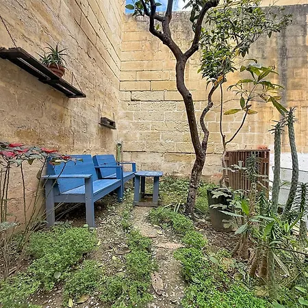 Modern With Private Jacuzzi & Garden, Wifi & Air Conditioning 아파트 *
