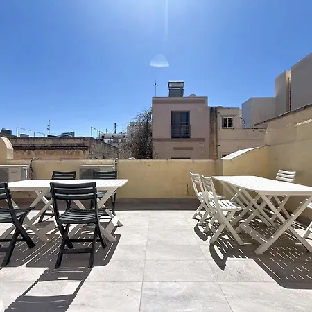 Modern With Private Jacuzzi & Garden, Wifi & Air Conditioning 그지라