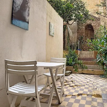 아파트 Modern With Private Jacuzzi & Garden, Wifi & Air Conditioning 그지라