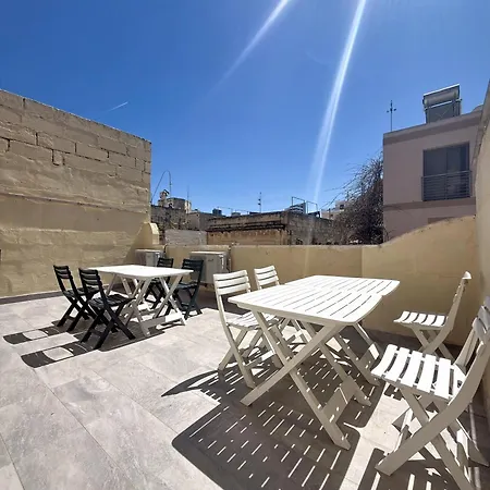 Modern With Private Jacuzzi & Garden, Wifi & Air Conditioning 아파트
