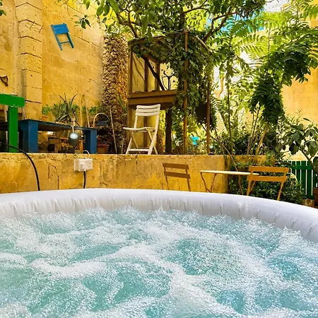 아파트 Modern With Private Jacuzzi & Garden, Wifi & Air Conditioning *